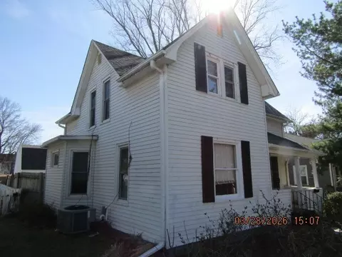 Exterior - 2334 18th Ave, Moline, IL 61265 photo 13 of 15