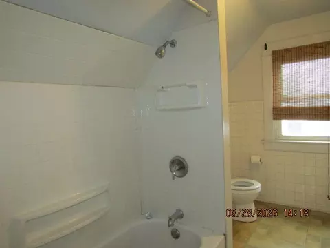 Bath - 2334 18th Ave, Moline, IL 61265 photo 2 of 3