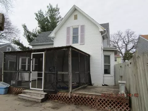 Exterior - 2334 18th Ave, Moline, IL 61265 photo 9 of 15