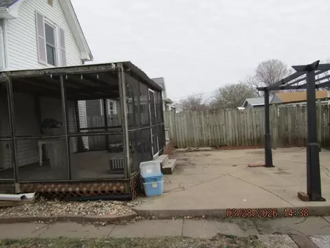 Exterior - 2334 18th Ave, Moline, IL 61265 photo 6 of 15