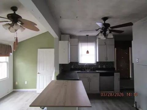 Entry Way - 2334 18th Ave, Moline, IL 61265 photo 3 of 7