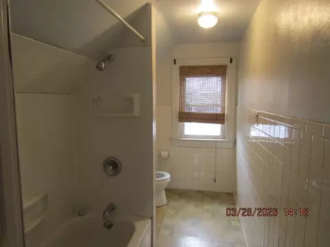Bath - 2334 18th Ave, Moline, IL 61265 photo 1 of 3