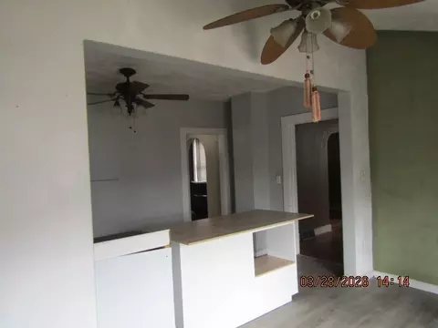 Entry Way - 2334 18th Ave, Moline, IL 61265 photo 4 of 7