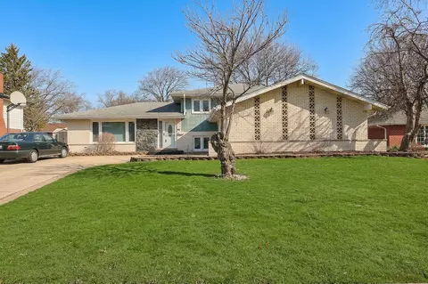 18 W194 Claremont Dr, Darien, IL 60561
