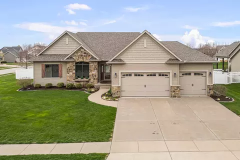 6608 Prairie Grass Ln, Bettendorf, IA 52722