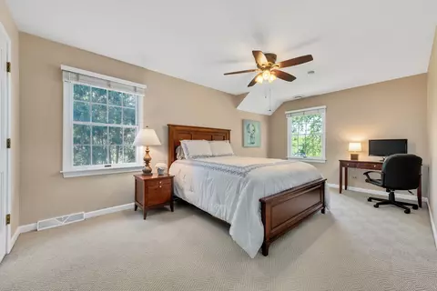 Bedroom - 1378 Colonial Sq, Wheaton, IL 60189 photo 2 of 4