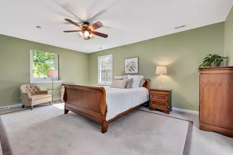 Bedroom - 1378 Colonial Sq, Wheaton, IL 60189 photo 1 of 4