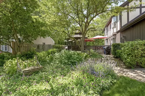 Exterior - 1378 Colonial Sq, Wheaton, IL 60189 photo 6 of 7