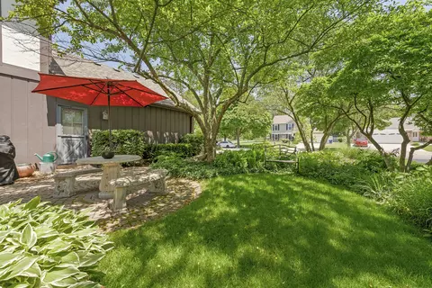 Exterior - 1378 Colonial Sq, Wheaton, IL 60189 photo 4 of 7