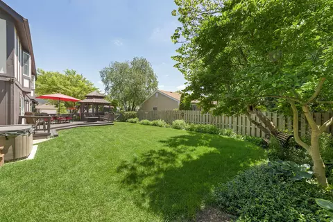 Exterior - 1378 Colonial Sq, Wheaton, IL 60189 photo 5 of 7