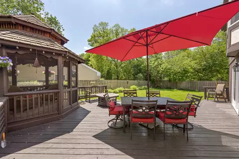 Exterior - 1378 Colonial Sq, Wheaton, IL 60189 photo 2 of 7