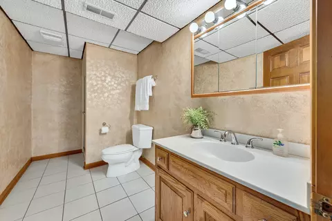 Bath - 1378 Colonial Sq, Wheaton, IL 60189 photo 5 of 5