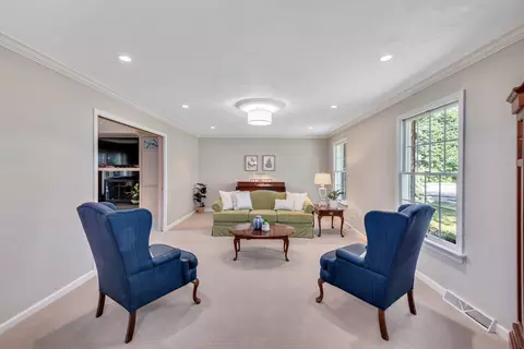 Living - 1378 Colonial Sq, Wheaton, IL 60189 photo 1 of 4