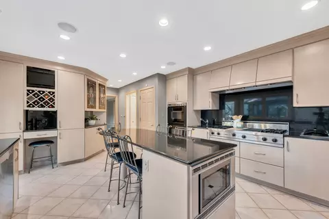 Kitchen - 1378 Colonial Sq, Wheaton, IL 60189 photo 1 of 2