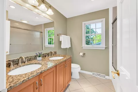 Bath - 1378 Colonial Sq, Wheaton, IL 60189 photo 3 of 5