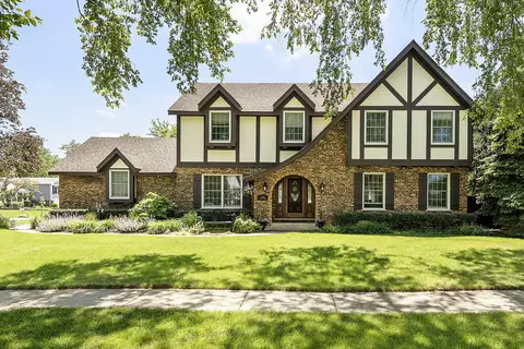 1378 Colonial Sq, Wheaton, IL 60189