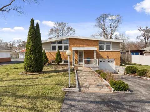 6 N370 Maple Ave, Wood Dale, IL 60191