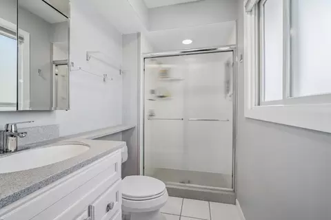 Bath - 621 Echo Ln, Glenview, IL 60025 photo 1 of 3