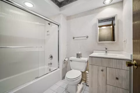 Bath - 621 Echo Ln, Glenview, IL 60025 photo 2 of 3