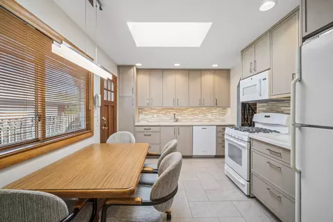 Kitchen - 621 Echo Ln, Glenview, IL 60025 photo 1 of 2