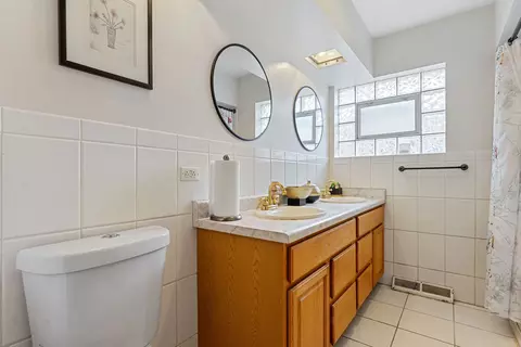 Bath - 1629 E 92nd St, Chicago, IL 60617 photo 1 of 2