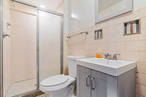 Bath - 1629 E 92nd St, Chicago, IL 60617 photo 2 of 2
