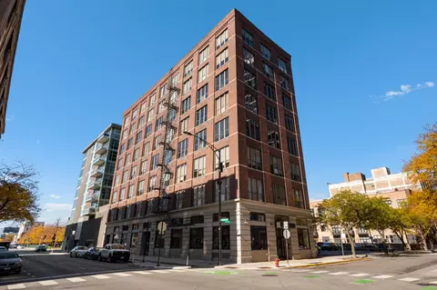 900 W Jackson Blvd #3W, Chicago, IL 60607