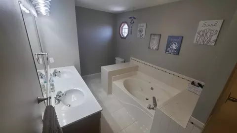 Bath - 1413 Lismore Ln, Normal, IL 61761 photo 2 of 2