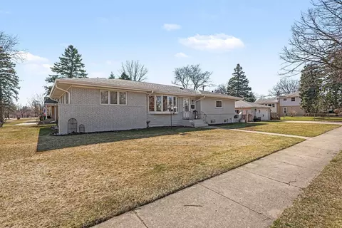 1515 E Oakton St, Arlington Heights, IL 60004