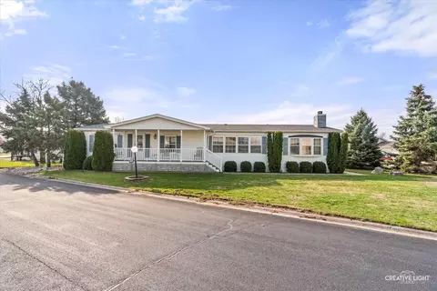 225 Meadowlark Ln, Sandwich, IL 60548