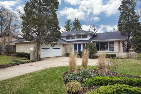 2811 Cherry Ln, Northbrook, IL 60062