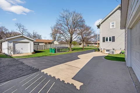 Exterior - 359 Crotty Ave, Seneca, IL 61360 photo 8 of 9