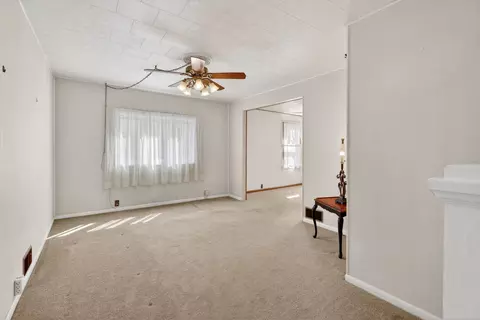Living - 359 Crotty Ave, Seneca, IL 61360 photo 2 of 4