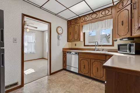 Kitchen - 359 Crotty Ave, Seneca, IL 61360 photo 3 of 5