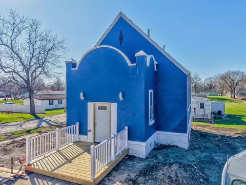 130 W Scott St, Seneca, IL 61360