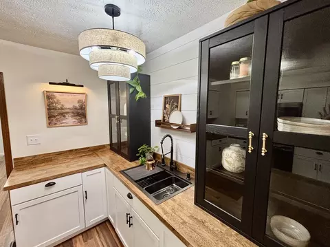 Kitchen - 112 Donoho Dr, Salem, IL 62881 photo 2 of 4