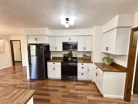 Kitchen - 112 Donoho Dr, Salem, IL 62881 photo 4 of 4