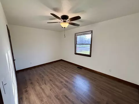 Bedroom - 112 Donoho Dr, Salem, IL 62881 photo 2 of 2