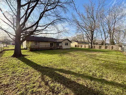 Exterior - 112 Donoho Dr, Salem, IL 62881 photo 5 of 5