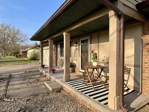 Exterior - 112 Donoho Dr, Salem, IL 62881 photo 3 of 5