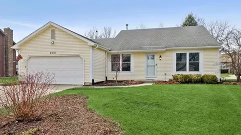 992 Ascot Dr, Crystal Lake, IL 60014