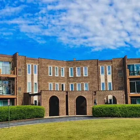 1575 Sandpebble Dr #104, Wheeling, IL 60090