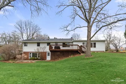 Exterior - 1005 Meadow Ln, Elgin, IL 60123 photo 2 of 5