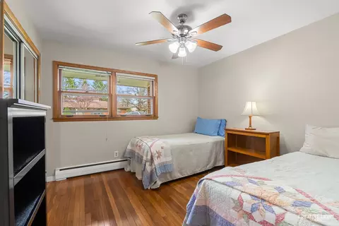 Bedroom - 1005 Meadow Ln, Elgin, IL 60123 photo 2 of 3