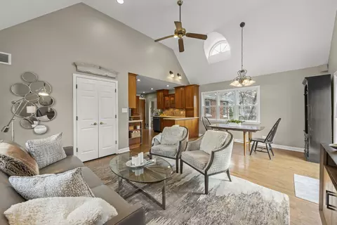 904 Gamon Rd, Wheaton, IL 60189 photo 14