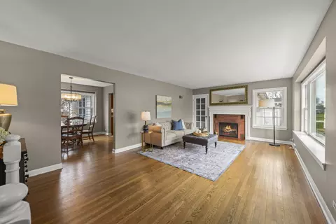 904 Gamon Rd, Wheaton, IL 60189 photo 3