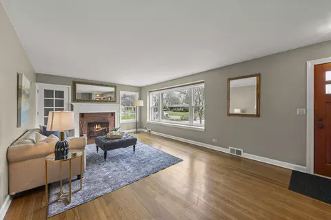 904 Gamon Rd, Wheaton, IL 60189 photo 4