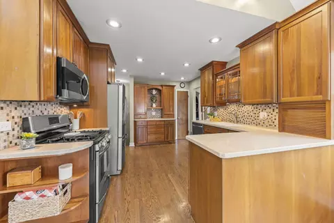 904 Gamon Rd, Wheaton, IL 60189 photo 10