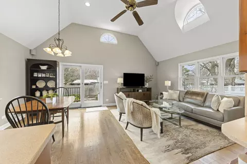 904 Gamon Rd, Wheaton, IL 60189 photo 12