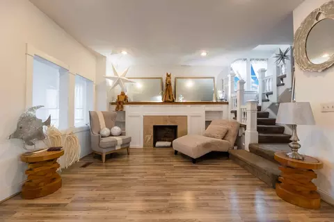 7601 S Bennett Ave, Chicago, IL 60649 photo 4